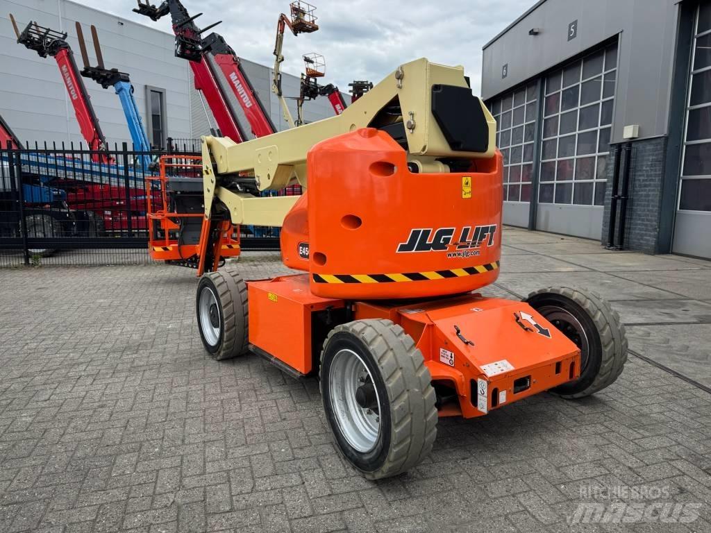 JLG E 450 AJ 관절형 전동이동 리프트
