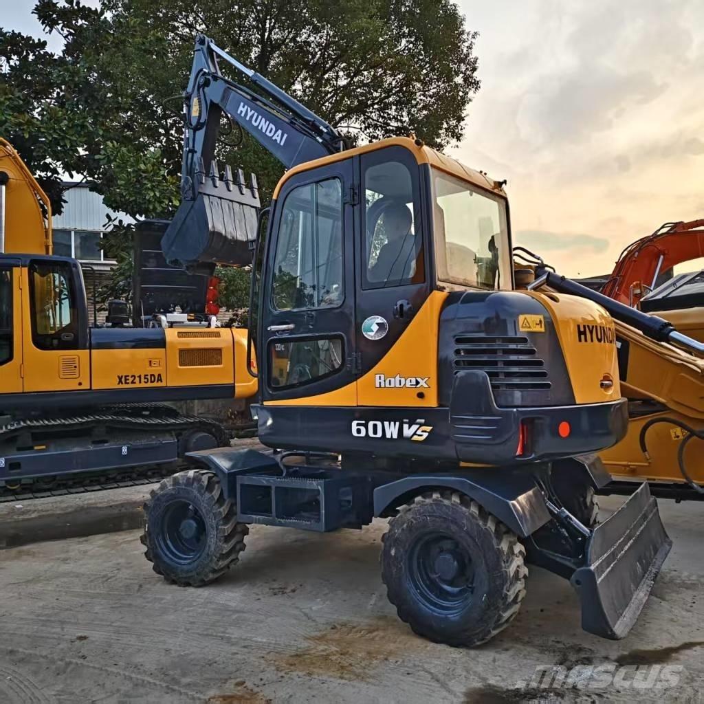 Hyundai R60W  휠 굴삭기