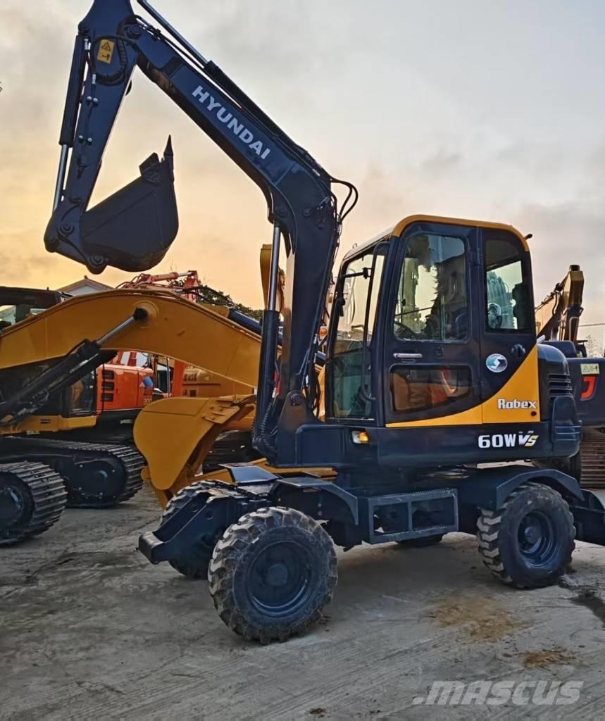 Hyundai R60W  휠 굴삭기