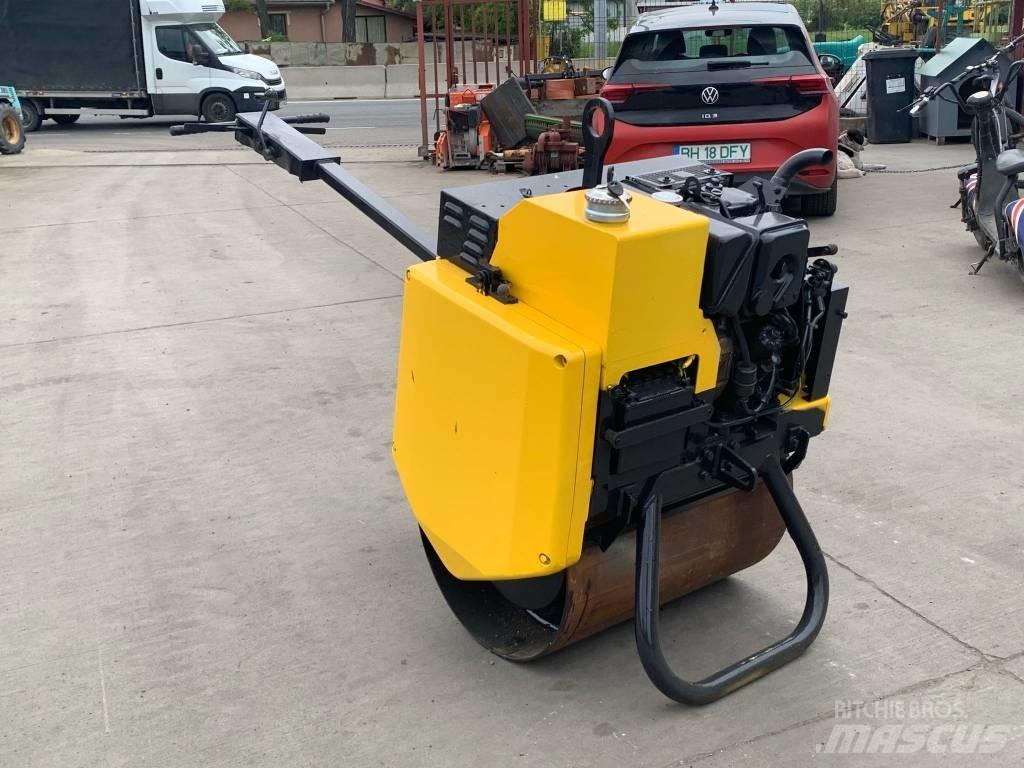 Mecalac MBR 71 견인 진동 롤러