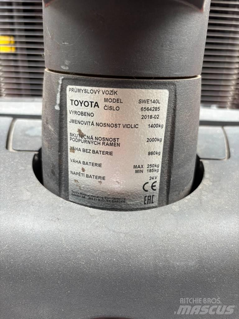 Toyota SWE140L 보행식 리치 지게차