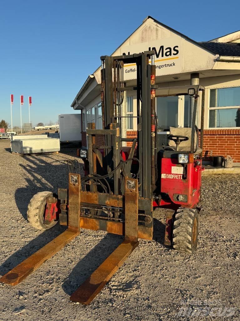 Moffett M4 25.3 디젤 지게차