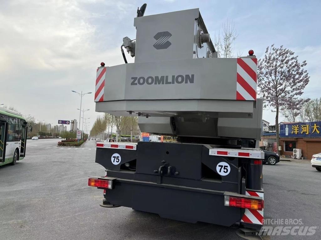 Zoomlion QY70V A/T 크레인