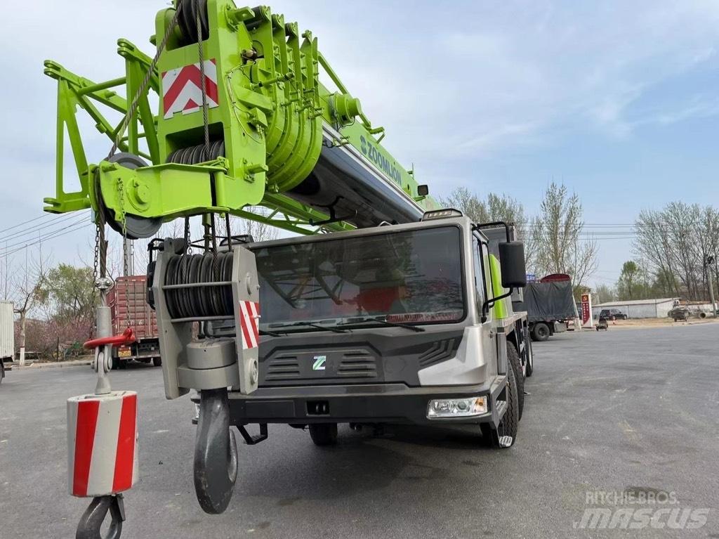 Zoomlion QY70V A/T 크레인