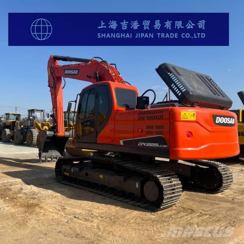 Doosan DX 225 대형 굴삭기 29톤 이상