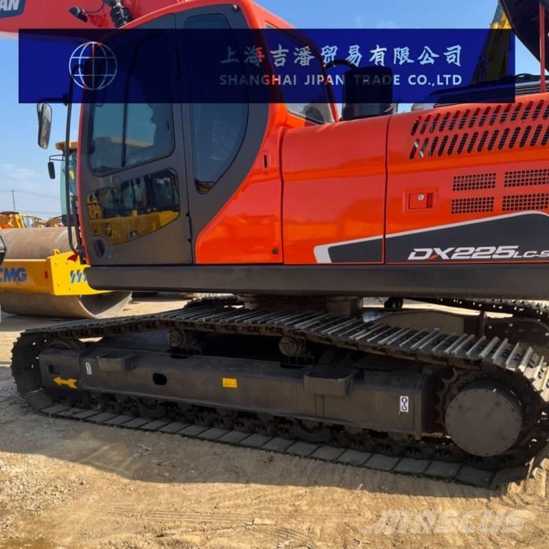 Doosan DX 225 대형 굴삭기 29톤 이상
