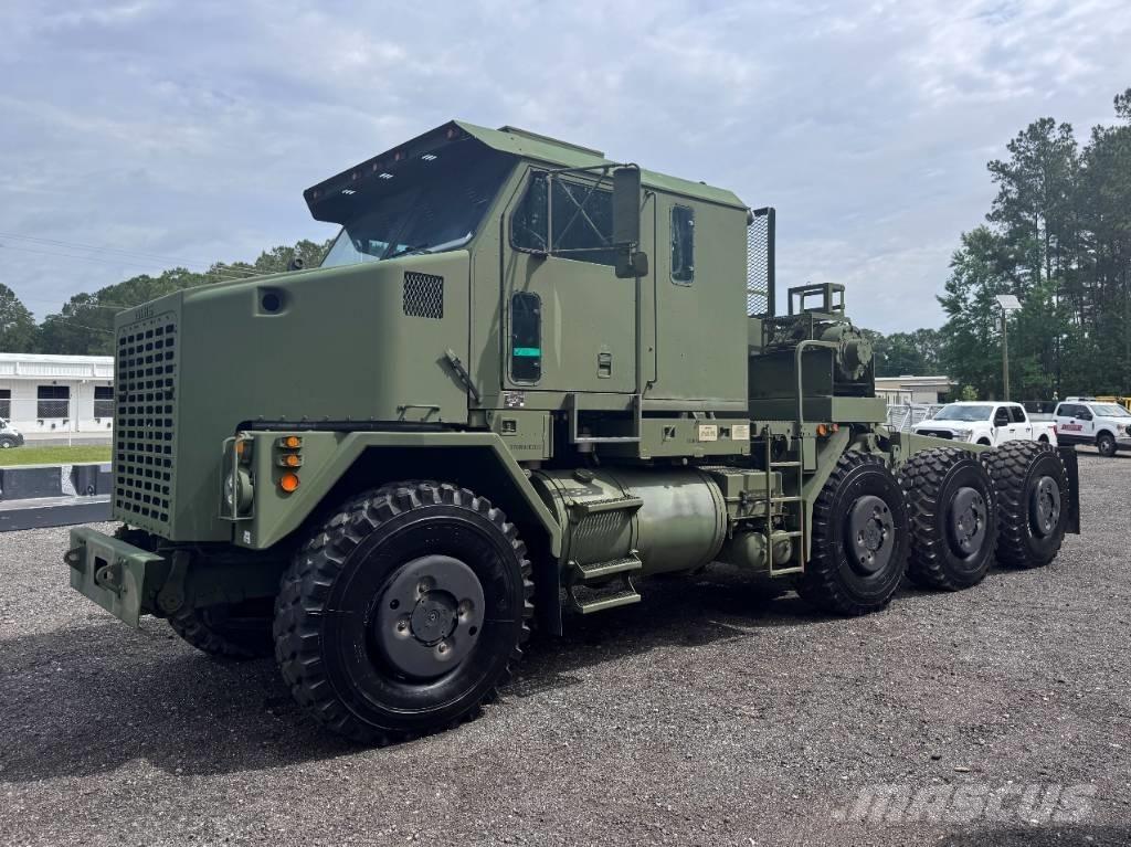 Oshkosh M1070 트랙터 유닛