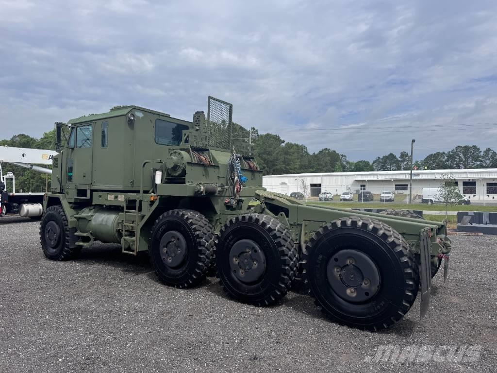 Oshkosh M1070 트랙터 유닛