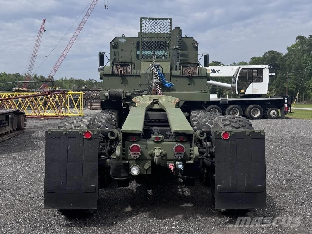 Oshkosh M1070 트랙터 유닛