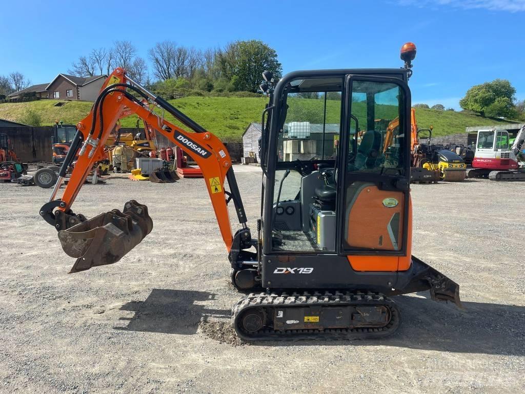 Doosan DX 19 소형 굴삭기 7톤 미만