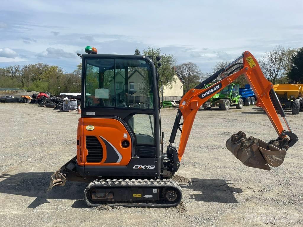 Doosan DX 19 소형 굴삭기 7톤 미만