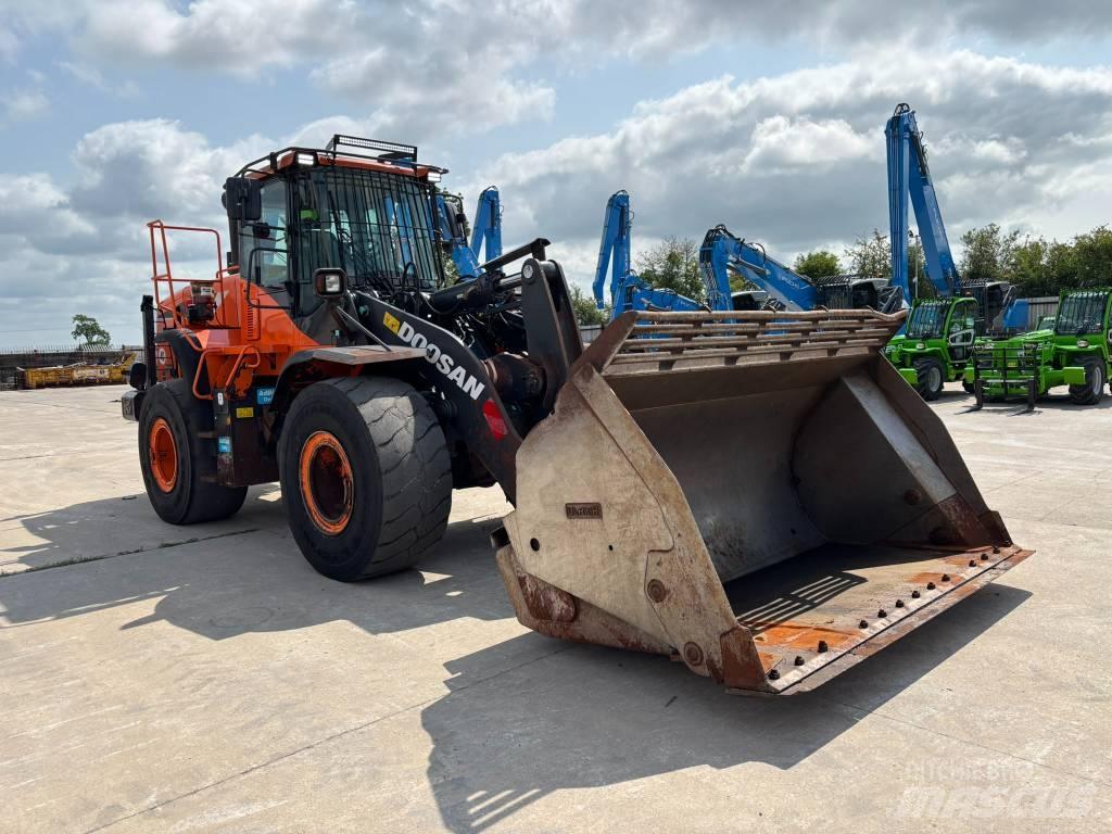 Doosan DL 300-5  휠로우더