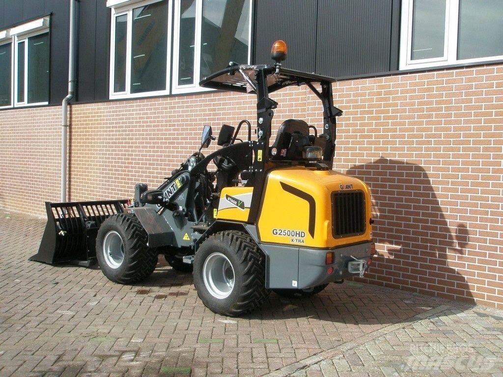 GiANT G2500 미니 로더