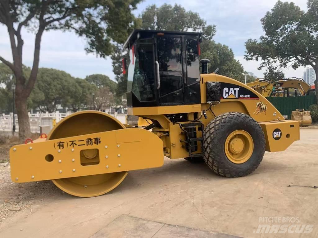 CAT CS 683 E 싱글 드럼 롤러