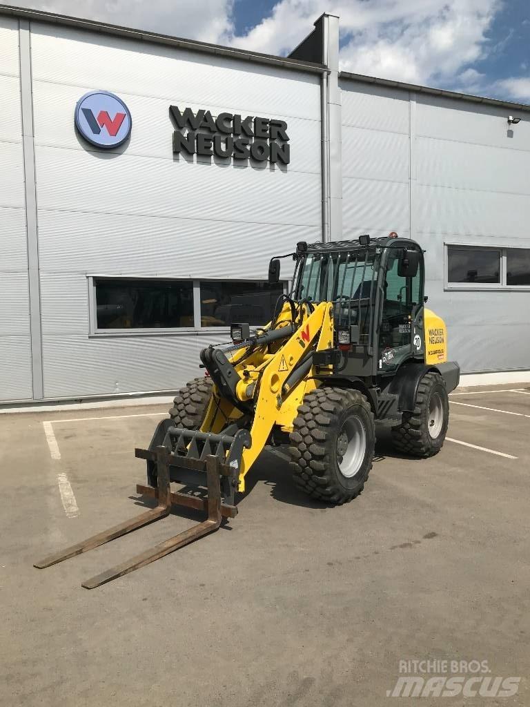Wacker Neuson WL70 프론트 로더 및 굴착기