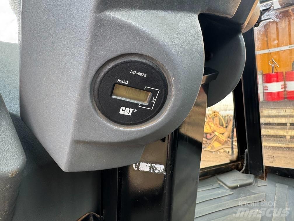 CAT CP 533 E 싱글 드럼 롤러