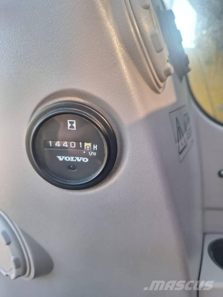 Volvo ECR 235 D 대형 굴삭기 29톤 이상
