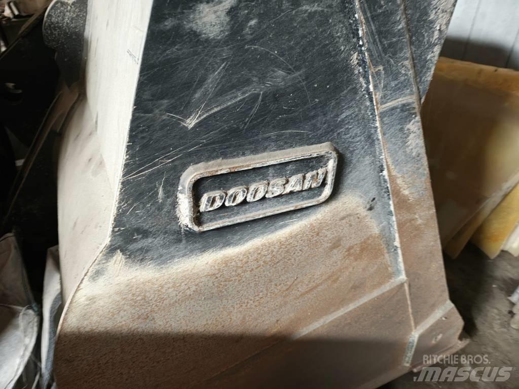 Doosan DL 320-7  휠로우더