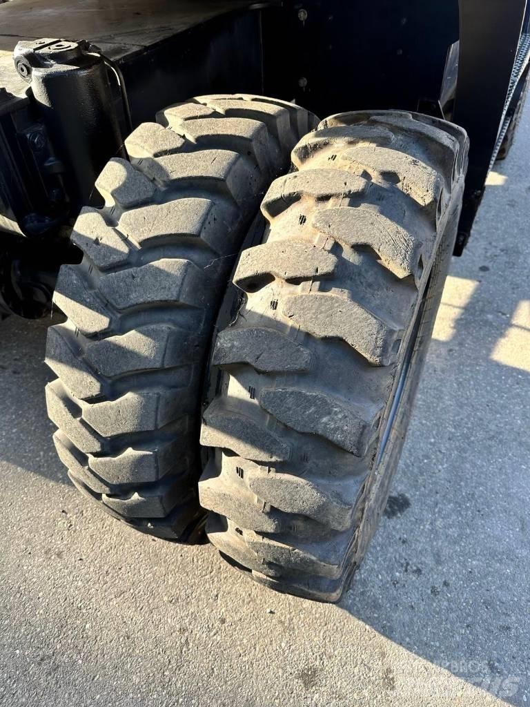 CAT M 318 F  휠 굴삭기