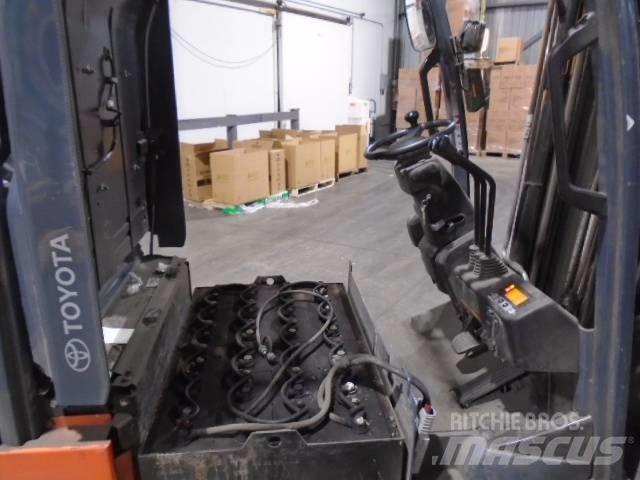 Toyota 8FBE20U 보행식 리치 지게차