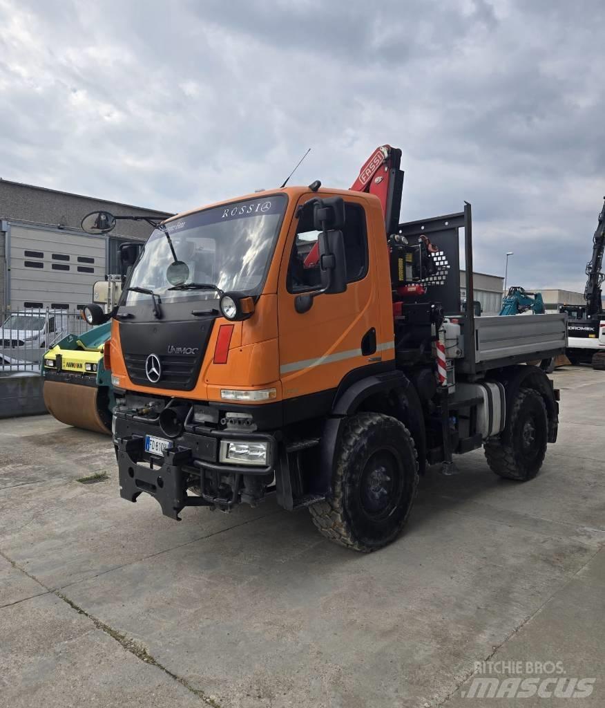 Unimog U20 티퍼 밴