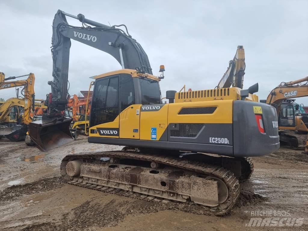 Volvo EC 250 D L 대형 굴삭기 29톤 이상