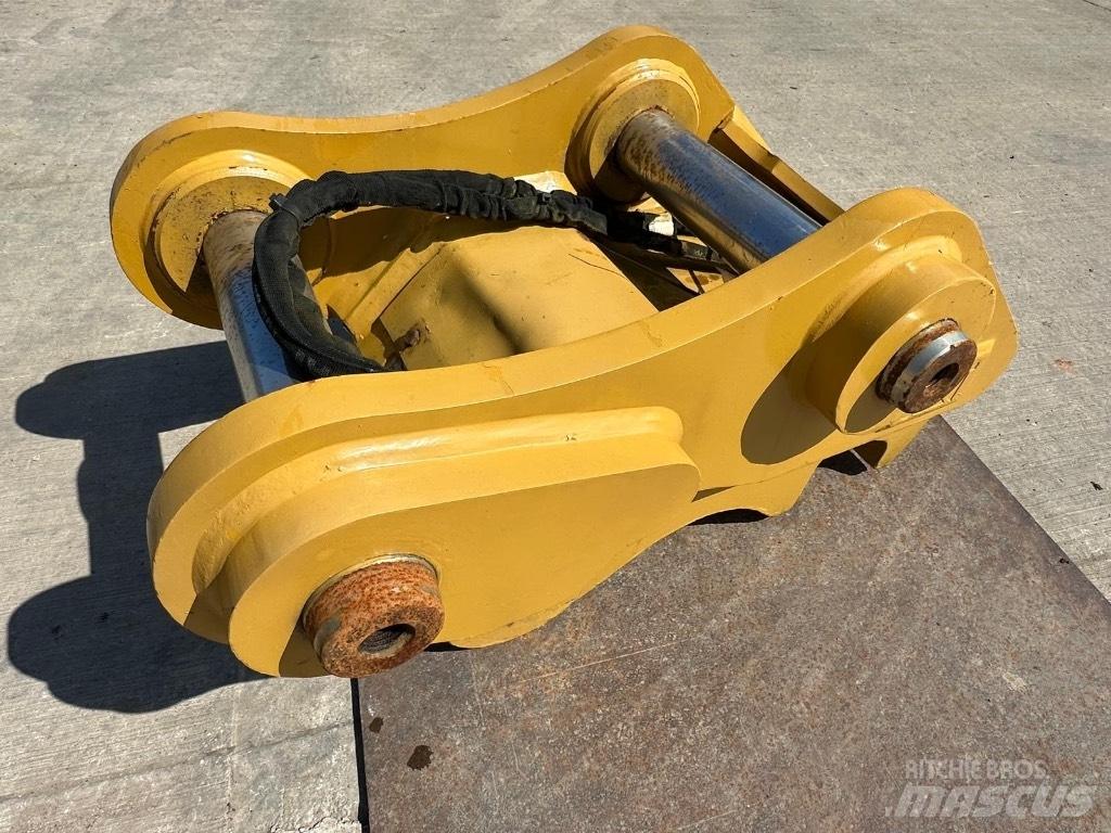CAT 320 퀵 커넥터