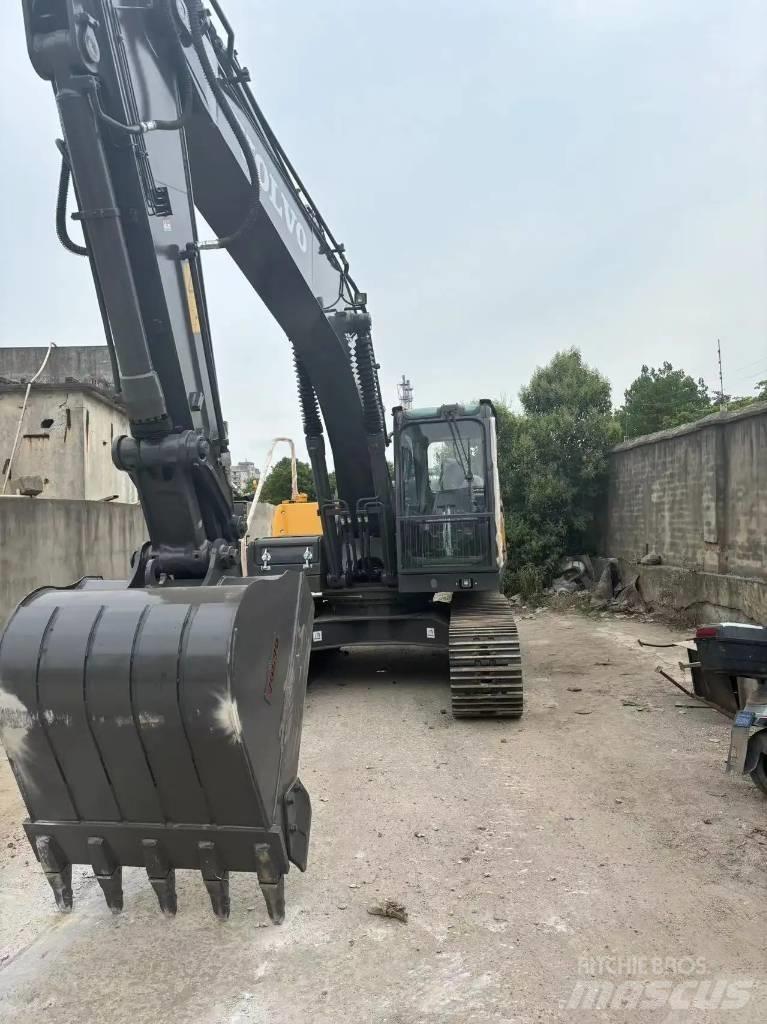 Volvo EC 210 중형굴삭기 7톤-28톤