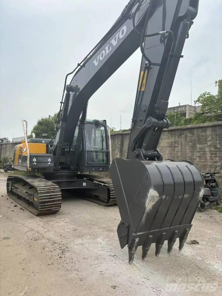 Volvo EC 210 중형굴삭기 7톤-28톤