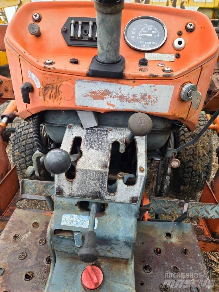 Kubota L 235 소형 트랙터