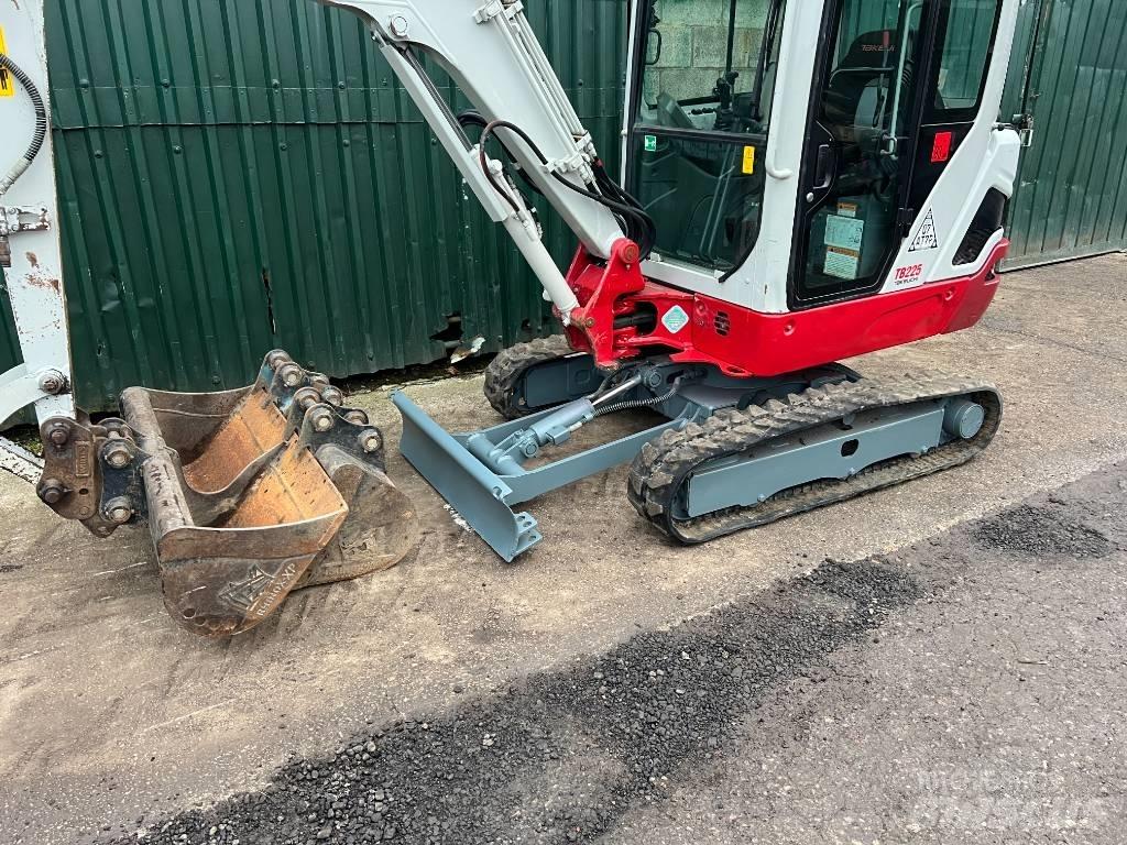 Takeuchi TB225 소형 굴삭기 7톤 미만