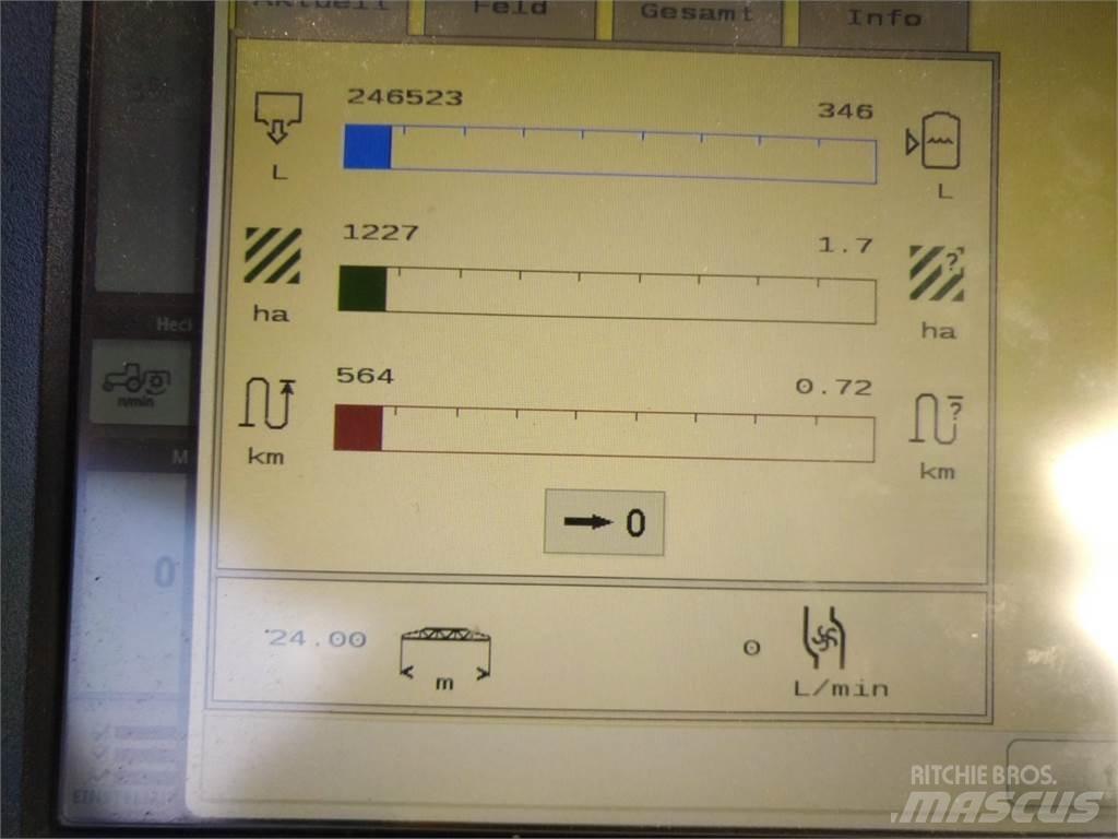 John Deere 740i 견인형 분무기