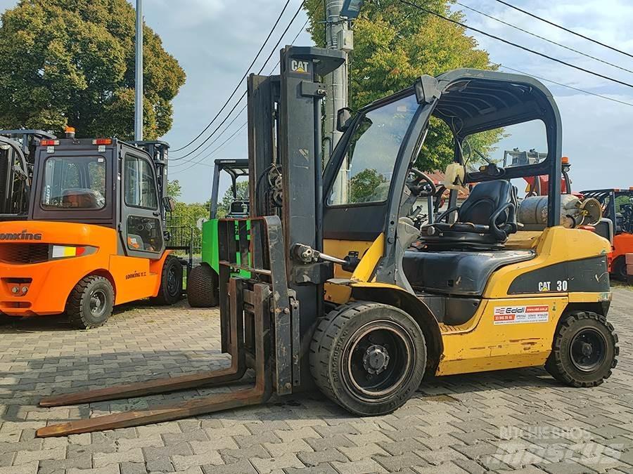 CAT GP30N LPG 지게차
