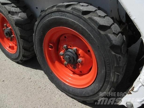 Bobcat 553  스키드로더