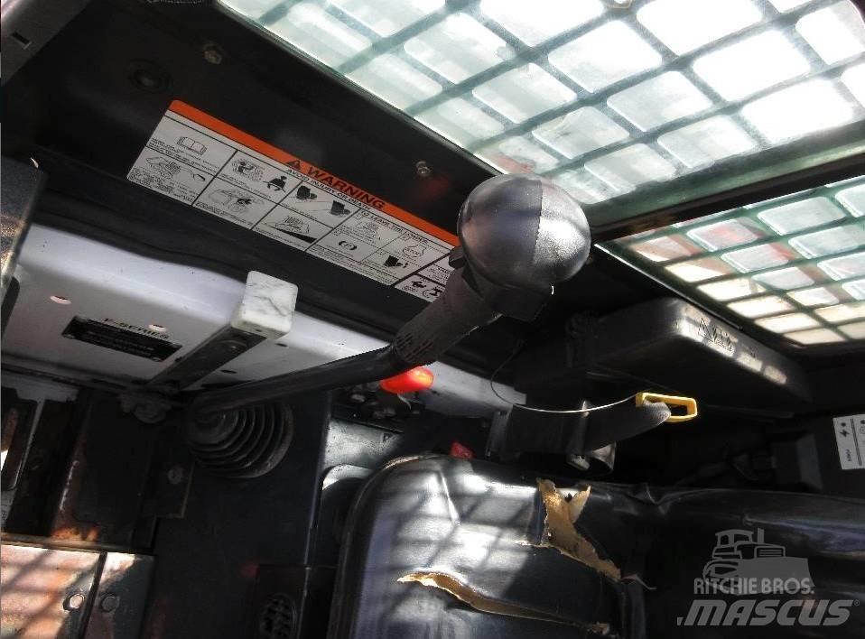 Bobcat 553  스키드로더