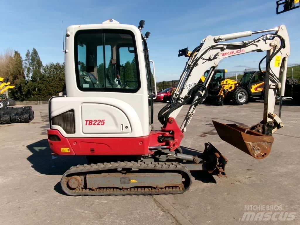 Takeuchi TB 225 소형 굴삭기 7톤 미만