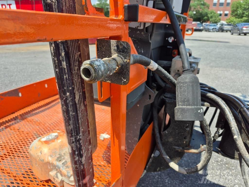 JLG 600 S 견인식 전동이동 리프트