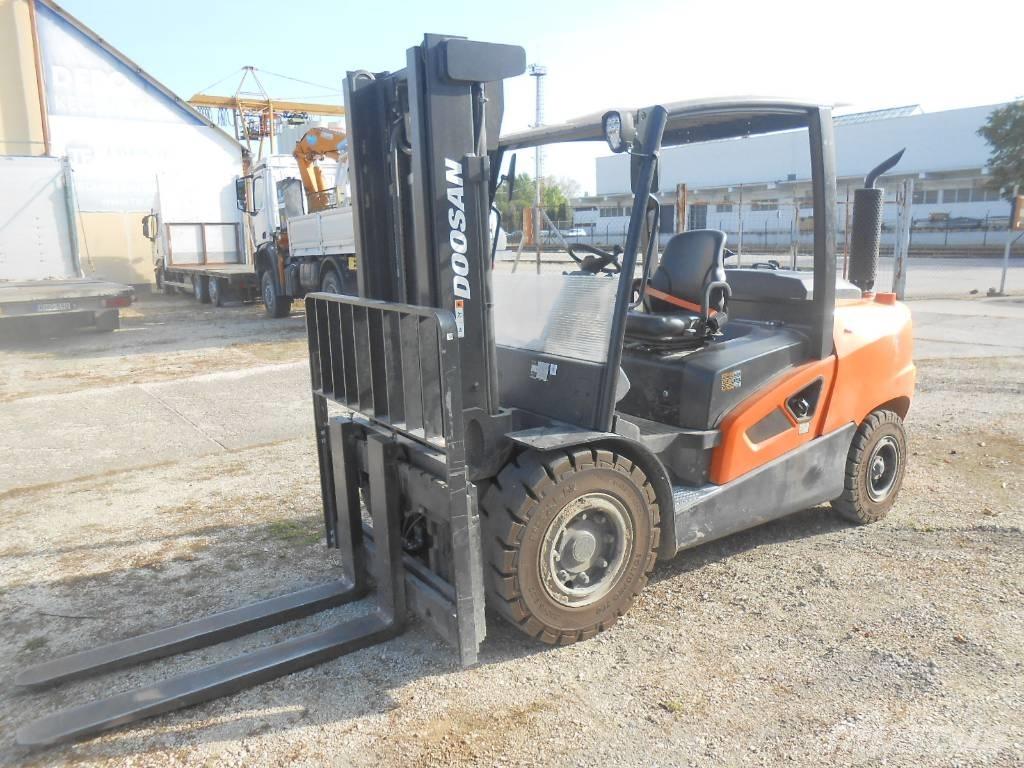 Doosan D50 SC-09 디젤 지게차