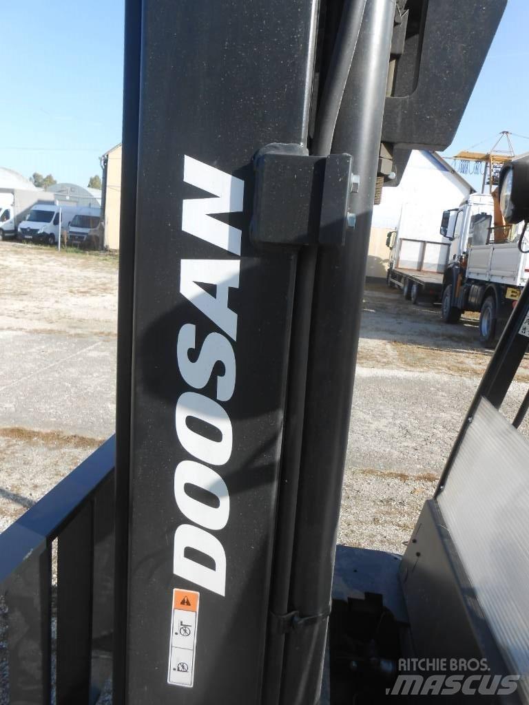 Doosan D50 SC-09 디젤 지게차