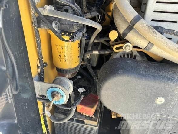 CAT 279D3  스키드로더