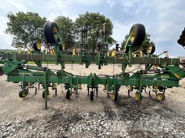 John Deere 845 줄뿌림 작물 경운기