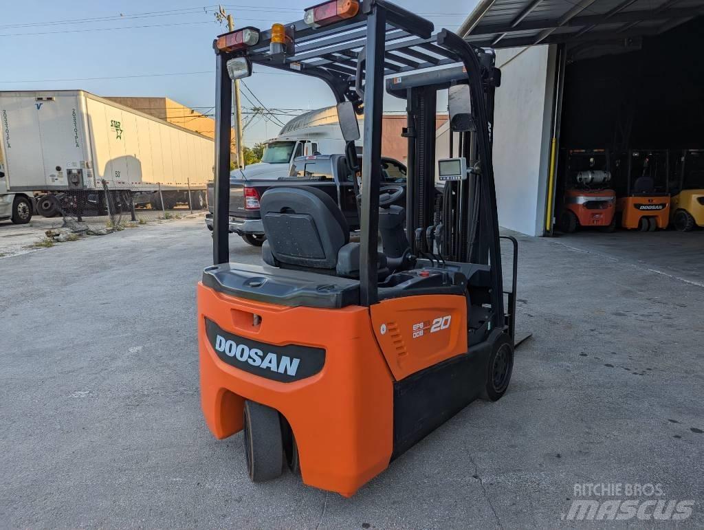 Doosan B 20 T-7 전동 지게차