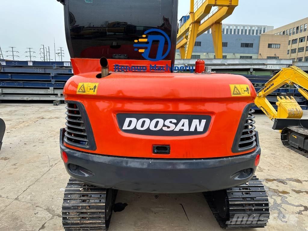 Doosan DX 60 소형 굴삭기 7톤 미만