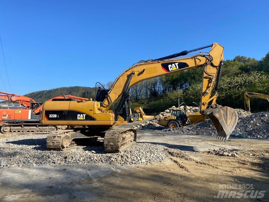 CAT 323 D 대형 굴삭기 29톤 이상