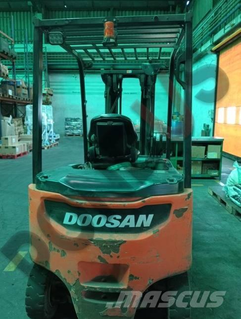 Doosan B 30 X-7 전동 지게차
