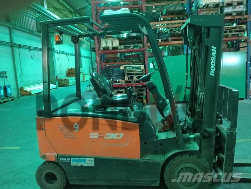 Doosan B 30 X-7 전동 지게차
