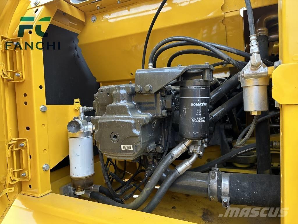 Komatsu PC 200 대형 굴삭기 29톤 이상