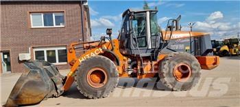 Hitachi ZW 220  휠로우더