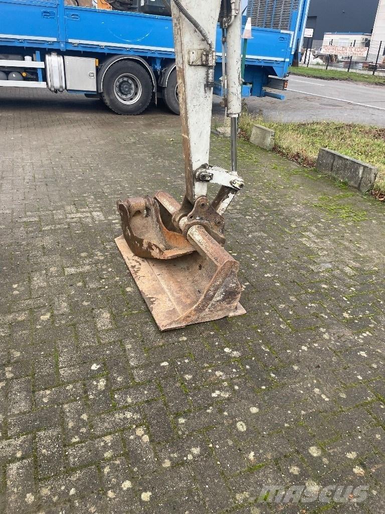 Takeuchi TB 235 소형 굴삭기 7톤 미만