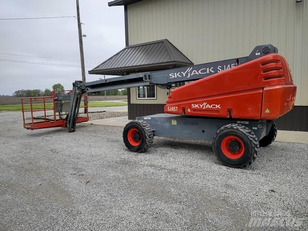 SkyJack SJ 45 T 견인식 전동이동 리프트